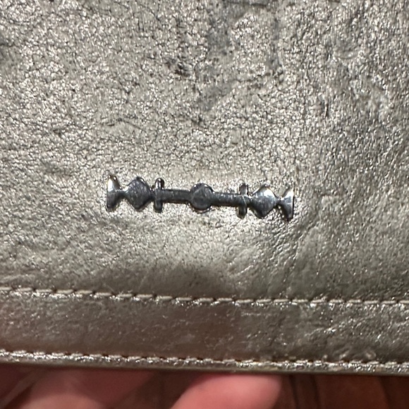 Alexander McQueen silver leather clutch bag with a chain strap-COA included - Picture 4 of 15